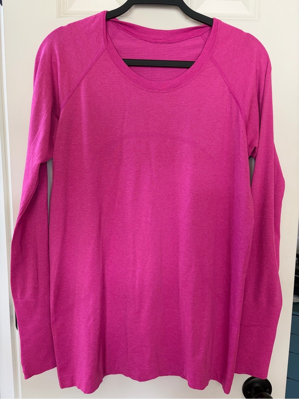 EUC Lululemon Long-Sleeve swiftly Crewneck Top in Hot Pink